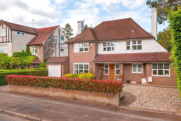 4 Bedroom Detached House For Sale In Heathfield Road, Bushey, Hertfordshire, WD23