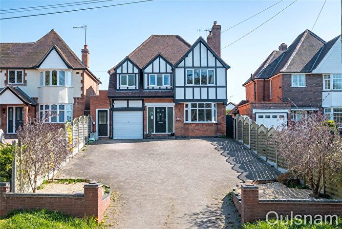 3 Bedroom Detached House For Sale In Worcester Road, Stoke Heath, Bromsgrove, Worcestershire, B61