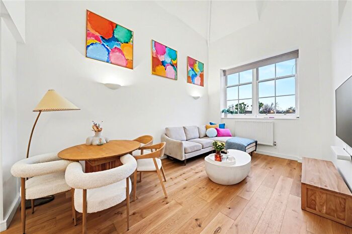 2 Bedroom Flat For Sale In Ecclesbourne Road, London, N1
