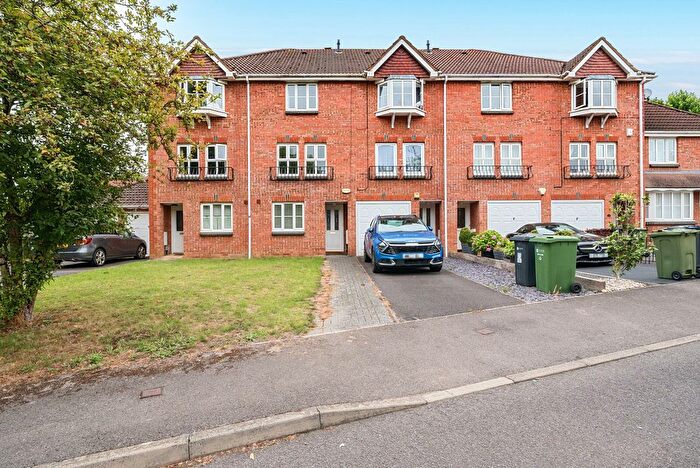 4 Bedroom Terraced House For Sale In St. Marys Way, Guildford, GU2