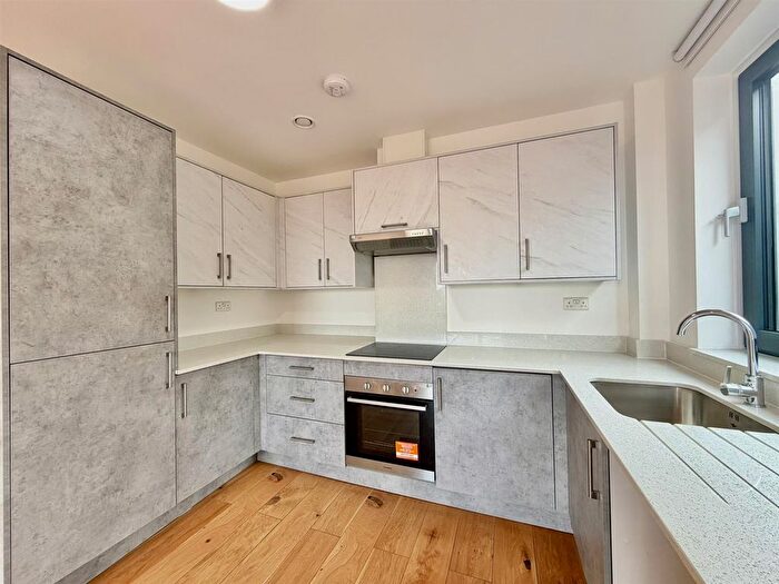 1 Bedroom Flat To Rent In Meadow House, Staines Road, Hounslow, TW4