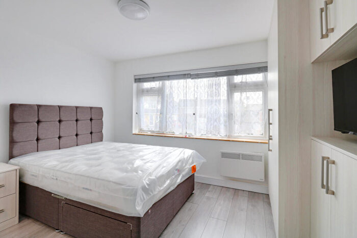 1 Bedroom Property To Rent In Rambler Close, Bath Road, Taplow, SL6