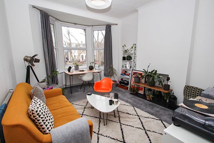 2 Bedroom Flat To Rent In Drayton Road, London, Greater London, E11