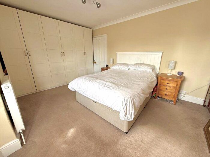 3 Bedroom End Of Terrace House For Sale In Downs Road, Dunstable, LU5