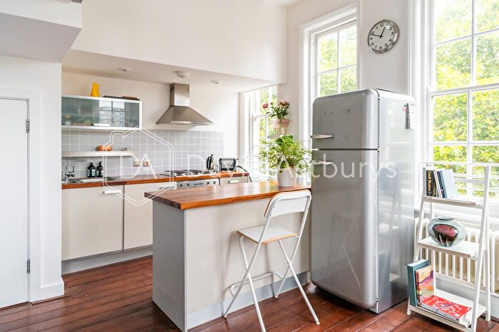 1 Bedroom Flat To Rent In Kingsway Place, Clerkenwell, London, EC1R
