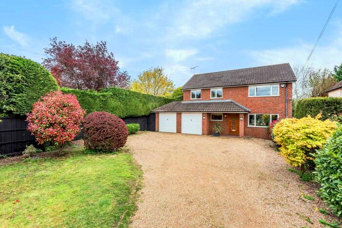 4 Bedroom Detached House To Rent In Barkham Road, Wokingham, RG41
