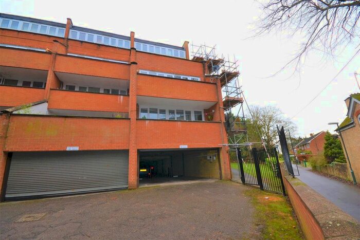 1 Bedroom Flat To Rent In Copplestone Drive, Exeter, EX4