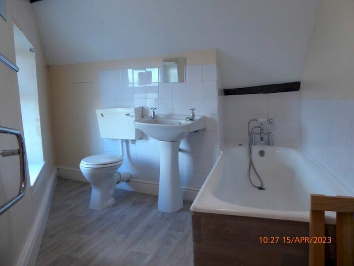2 Bedroom Flat To Rent In Mansel Street, Carmarthen, SA31