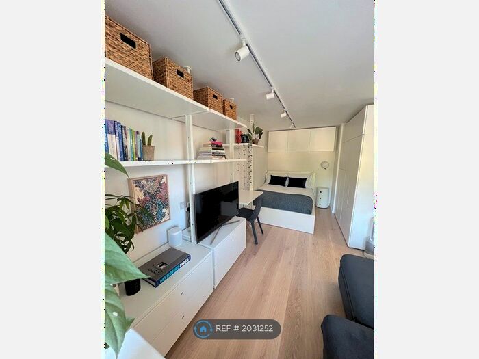 Studio To Rent In Granville Square, London, SE15
