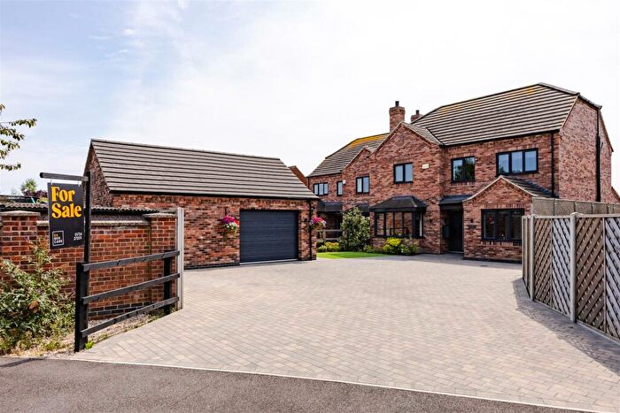 5 Bedroom Detached House For Sale In Willow Close, Ulceby, DN39