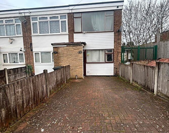 2 Bedroom Town House For Sale In Crown Hills Avenue, North Evington, Leicester, LE5