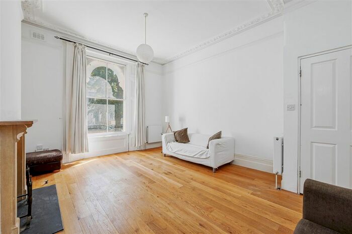 2 Bedroom Flat To Rent In Bamborough Gardens, London, W12