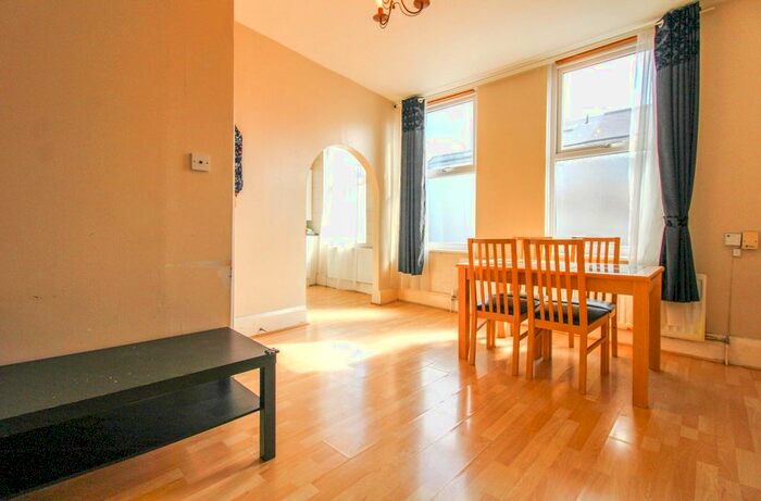 1 Bedroom Flat To Rent In Lower Addiscombe Road, Addiscombe, Croydon, CR0