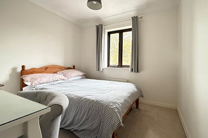3 Bedroom End Of Terrace House For Sale In Bluehaven Walk, Hook, Hampshire, RG27