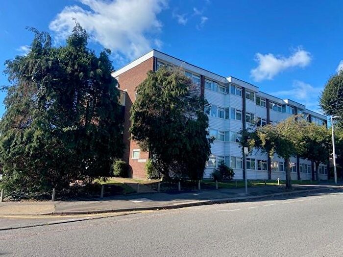 2 Bedroom Flat For Sale In Grove Hill, South Woodford, E18