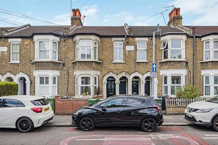 2 Bedroom Flat For Sale In Francis Road, Leyton, E10