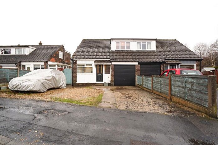 3 Bedroom Bungalow For Sale In Laneside Close, Chapel-En-Le-Frith, High Peak, Derbyshire, SK23