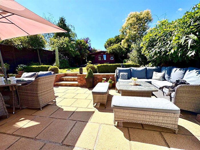 4 Bedroom Semi Detached House For Sale In Hillingdon Road, Barnehurst, DA7