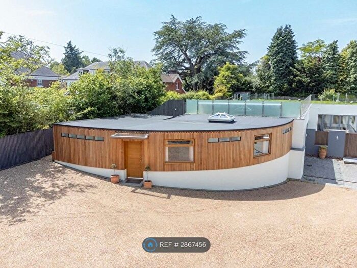 2 Bedroom Flat To Rent In Lewes Road, East Grinstead, RH19