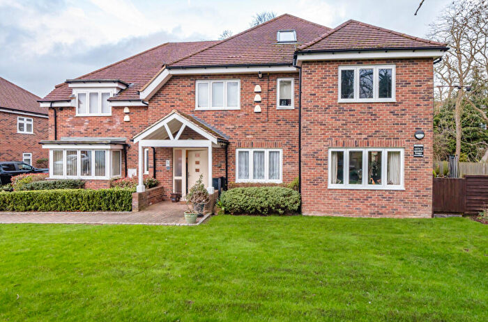 2 Bedroom Apartment For Sale In The Paddocks, Dunstable, LU6