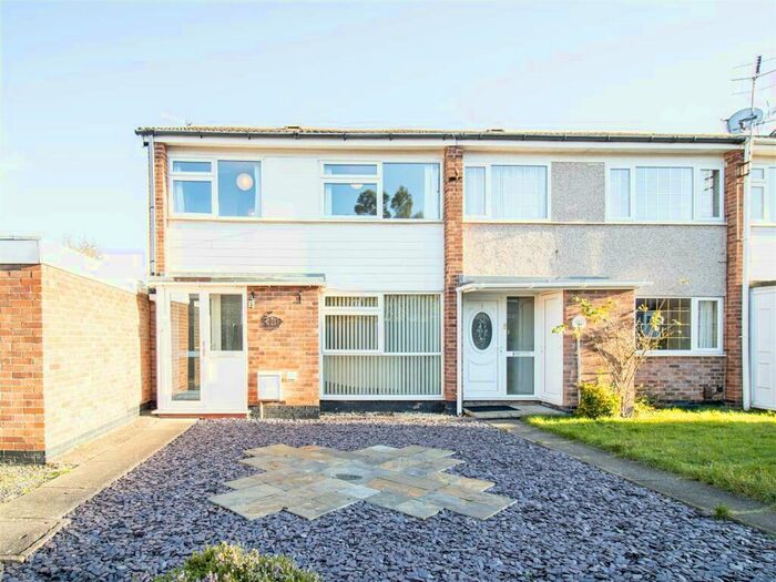 3 Bedroom Semi-Detached House To Rent In Kingswood Close, West Bridgford, Nottingham, Nottinghamshire, NG2