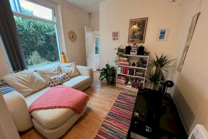 2 Bedroom Flat To Rent In Donald Street - Cardiff, CF24