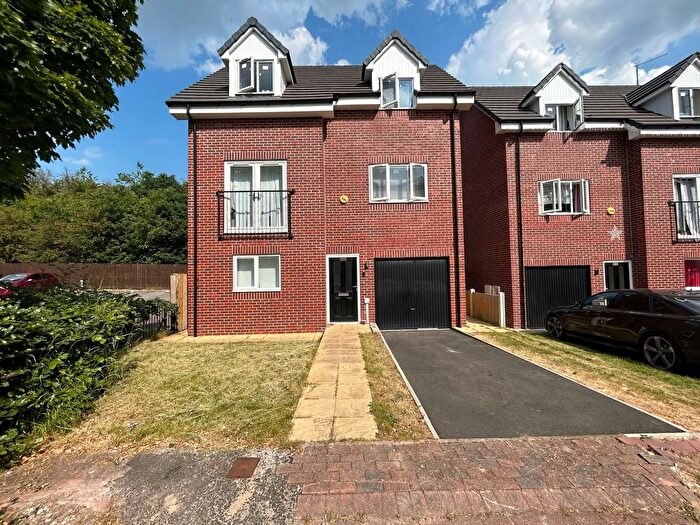 3 Bedroom Detached House To Rent In Leatham Avenue, Rotherham, S61