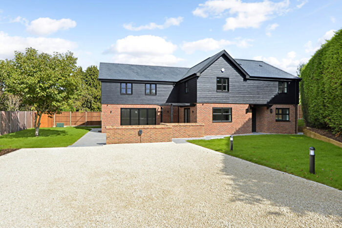 4 Bedroom Detached House For Sale In Chapel Close, Godalming, Surrey, GU8