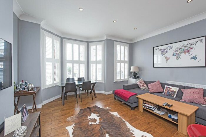 1 Bedroom Apartment To Rent In Battersea Rise, SW11