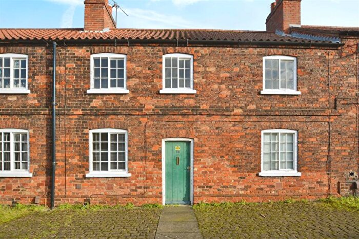 2 Bedroom Terraced House For Sale In Redbourne Street, Scunthorpe, DN16