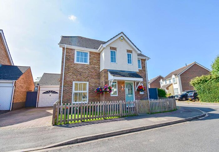 4 Bedroom Detached House For Sale In The Cloisters, Bedford, MK41