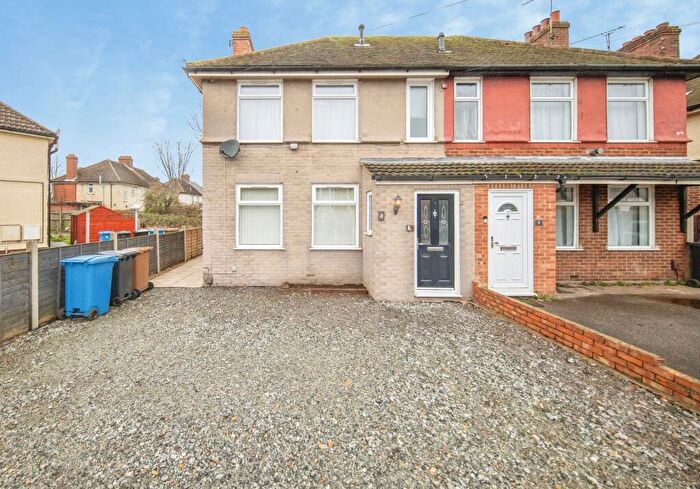 3 Bedroom Semi Detached House For Sale In Lindbergh Road, Ipswich, IP3