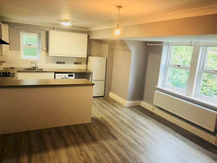 2 Bedroom Apartment To Rent In Montague Drive Roundhay Leeds, LS8