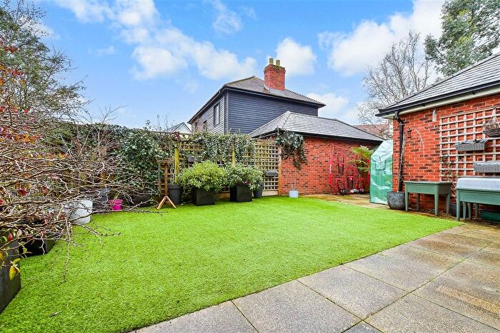 4 Bedroom Semi-Detached House For Sale In Holdstock Road, Tenterden, Kent, TN30