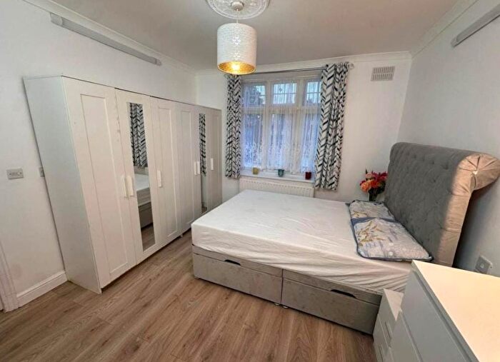 2 Bedroom Flat To Rent In Wellington Road South, Hounslow, TW4