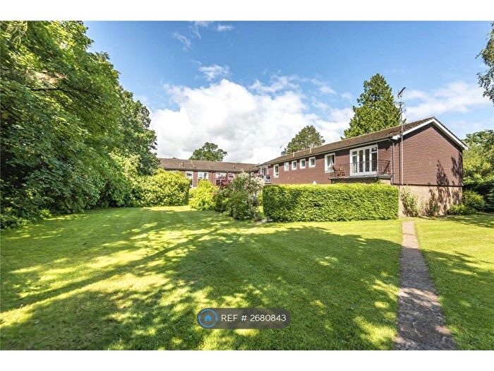 2 Bedroom Flat To Rent In Stoke Poges, Stoke Poges, SL2