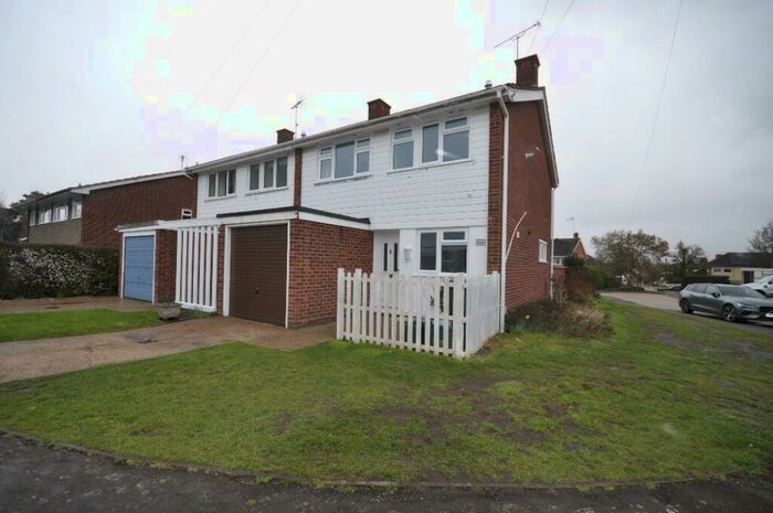 3 Bedroom Semi-Detached House To Rent In Barnfield Mews, Chelmsford, Essex, CM1