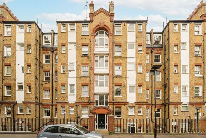 1 Bedroom Flat For Sale In Dewsbury Court, Chiswick, W4