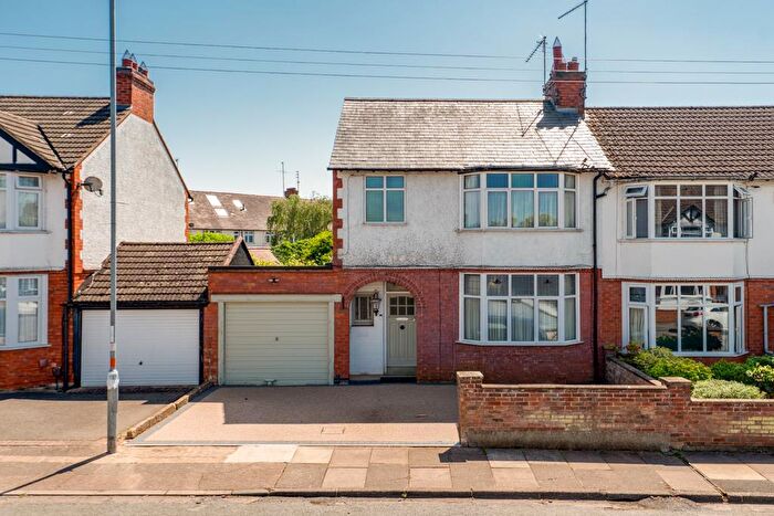 3 Bedroom Semi-Detached House For Sale In The Drive, Northampton, NN1