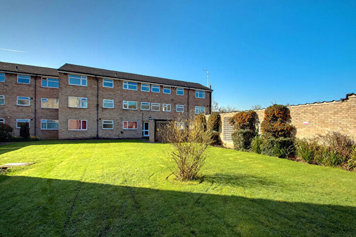2 Bedroom Flat For Sale In South Vale, Harrow, Middlesex, HA1