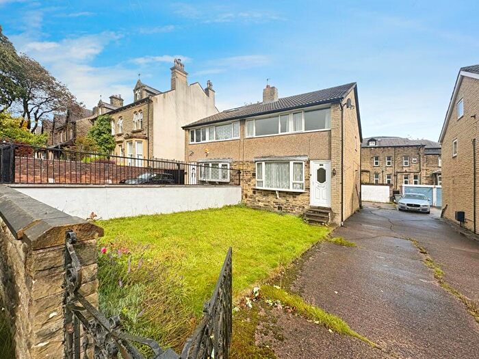 3 Bedroom Semi-Detached House To Rent In Grasmere Road, Huddersfield, West Yorkshire, HD1