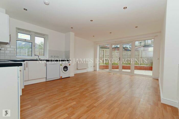 3 Bedroom Semi-Detached House To Rent In Barfield Avenue, Whetstone, London, N20