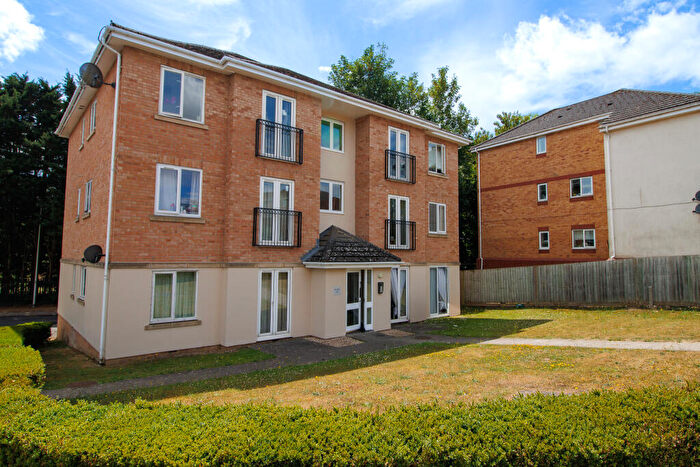 2 Bedroom Flat For Sale In Tarn Howes Close, Thatcham, RG19