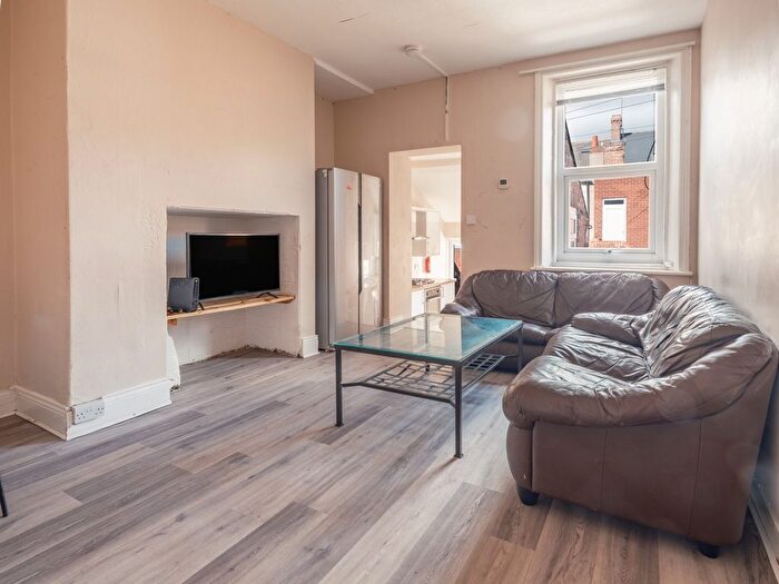 5 Bedroom Maisonette To Rent In Dinsdale Road, Sandyford, Newcastle Upon Tyne, NE2