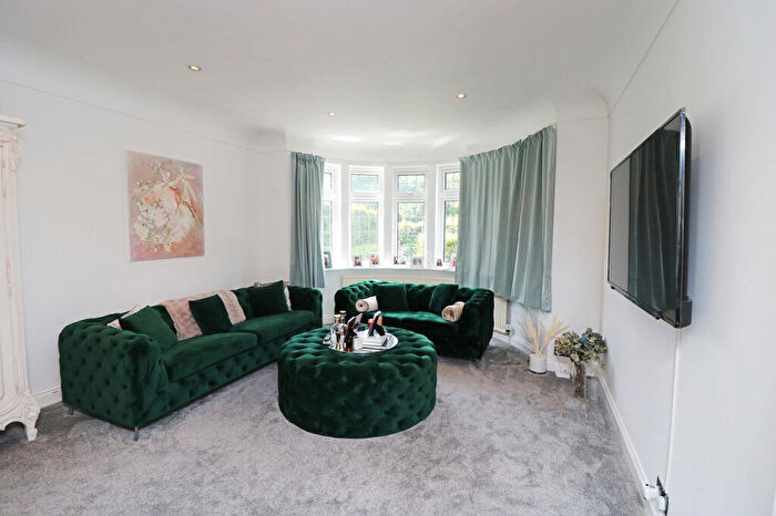 6 Bedroom Semi-Detached House To Rent In Gloucester Drive, Hampstead Garden Suburb Borders, NW11