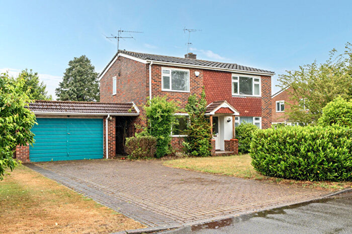 4 Bedroom Detached House For Sale In Orchard Way, Send, GU23