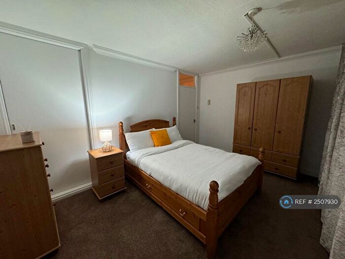 2 Bedroom Flat To Rent In Ifield Drive, Crawley, RH11