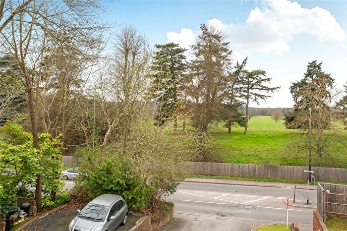 3 Bedroom Detached House For Sale In London Road, Camberley, Surrey, GU19