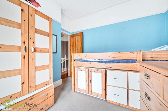 3 Bedroom Terraced House For Sale In Spencer Road, London, N11