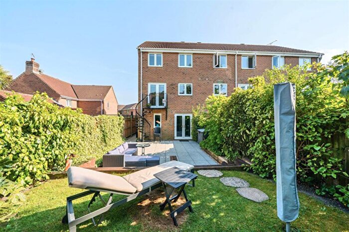 4 Bedroom End Of Terrace House For Sale In Kiln Way, Verwood, BH31